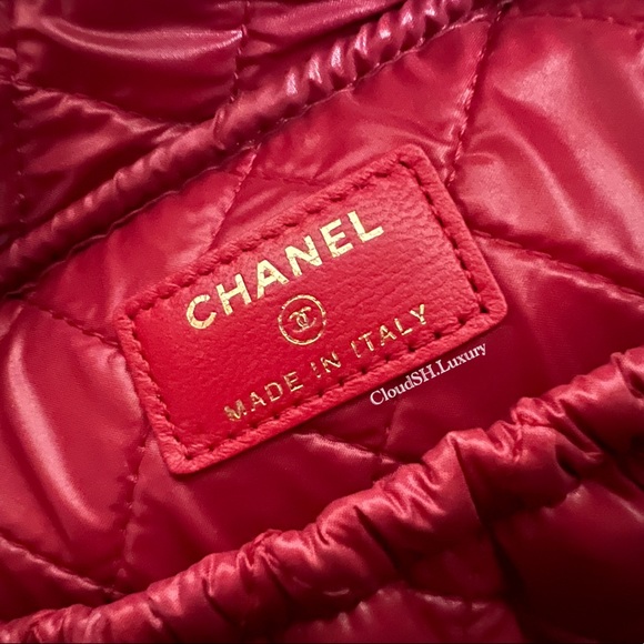 Auth Chanel Classic Quilted Red Large Cosmetic Pouch w/ Gold Hdw - Picture 7 of 9